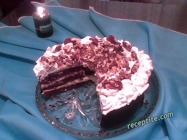 Снимки към Шоколадова торта с крокан - II вид