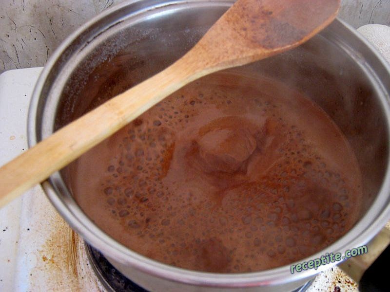 Снимки към Бисквитен десерт с шоколадов сос