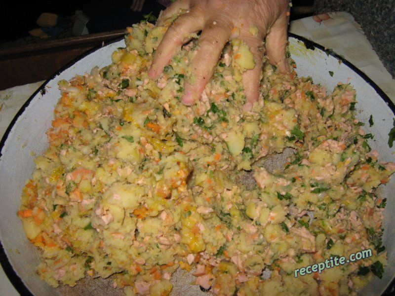 Снимки към Кюфтета от картофи и кренвирши