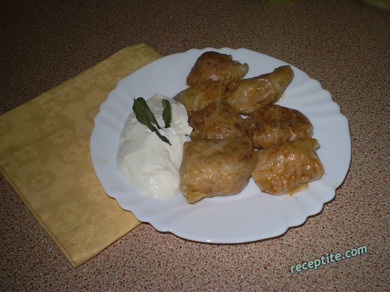 Снимки към Постни сармички с лук