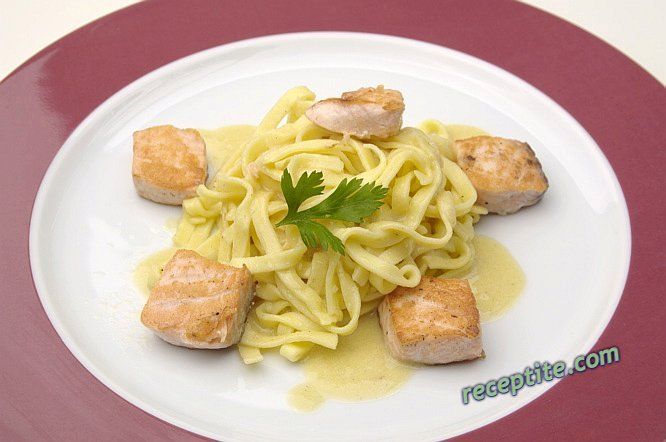 Снимки към Паста със сьомга (Tagliatelle al salmone)