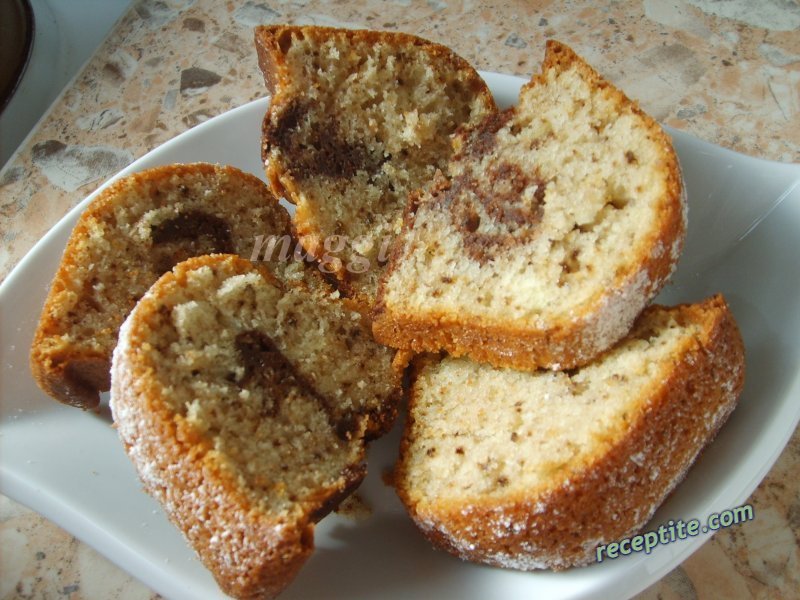 Снимки към Кекс с орехи и стафиди