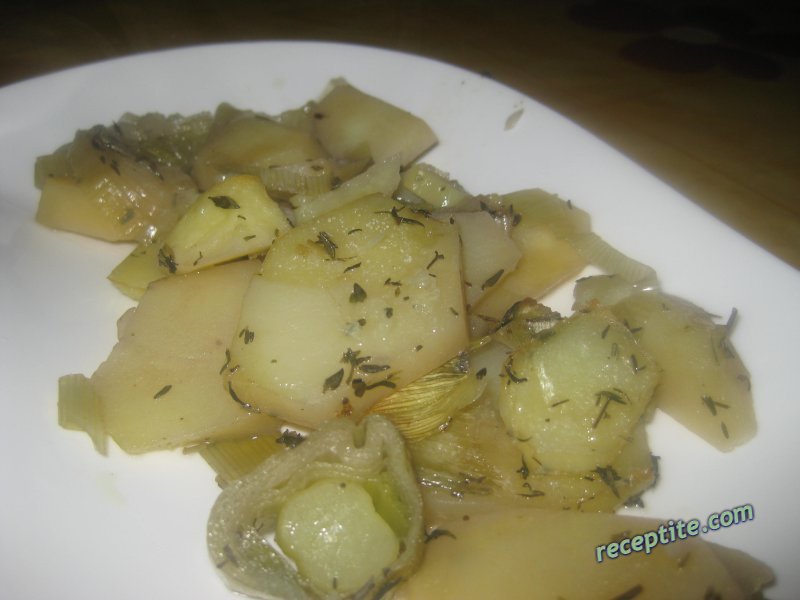 Снимки към Задушени картофи с праз