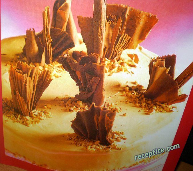 Снимки към Орехова торта с карамел