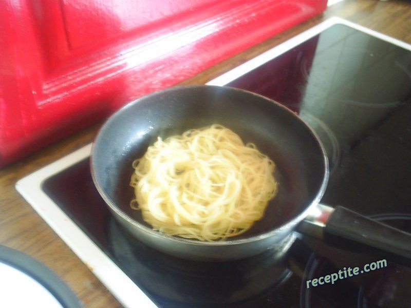 Снимки към Мекици от спагети