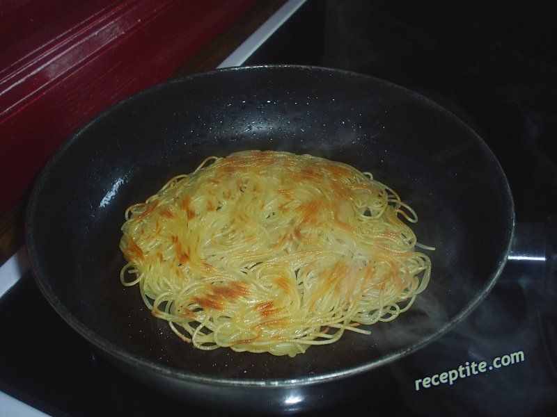 Снимки към Мекици от спагети