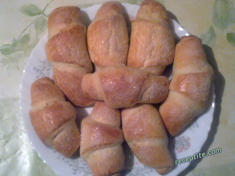 Снимки към Козуначени кифлички