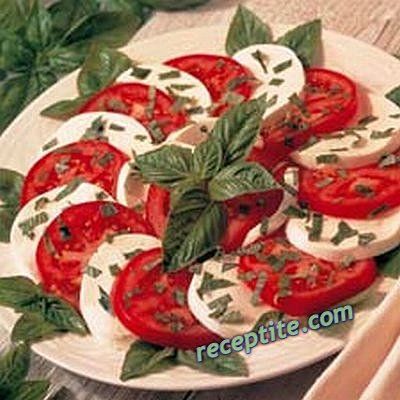 Снимки към Салата с домати и италиански салам