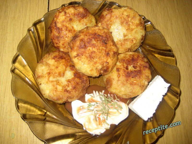Снимки към Картофени кюфтенца с лук и сирене