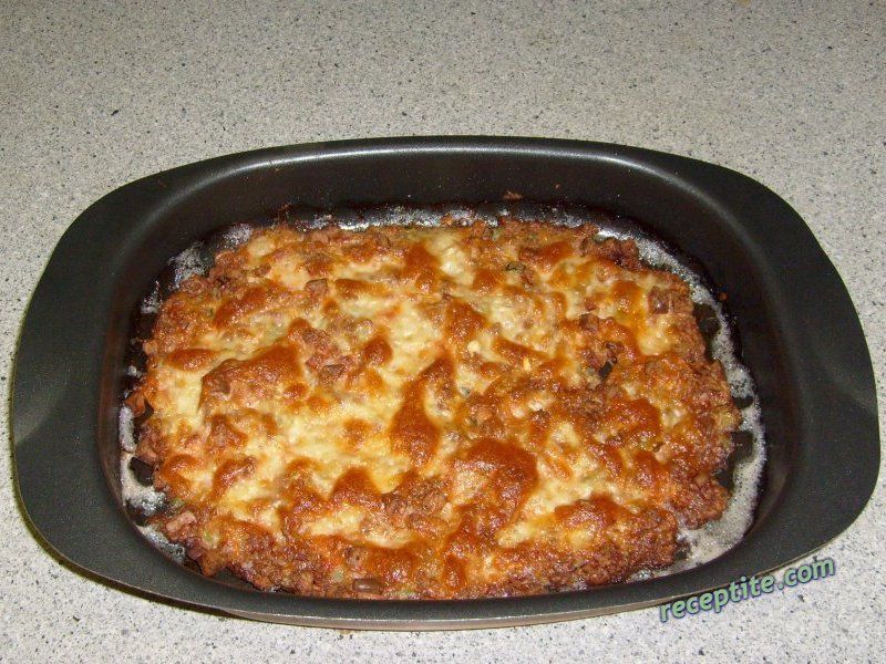 Снимки към Мъжка запеканка (Руло с кренвирш)