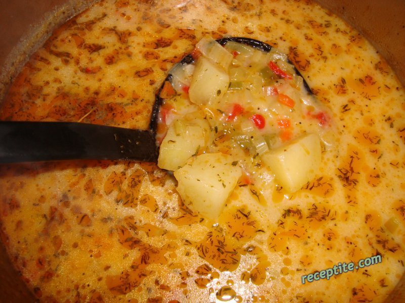 Снимки към Картофена супа с моркови, праз и целина