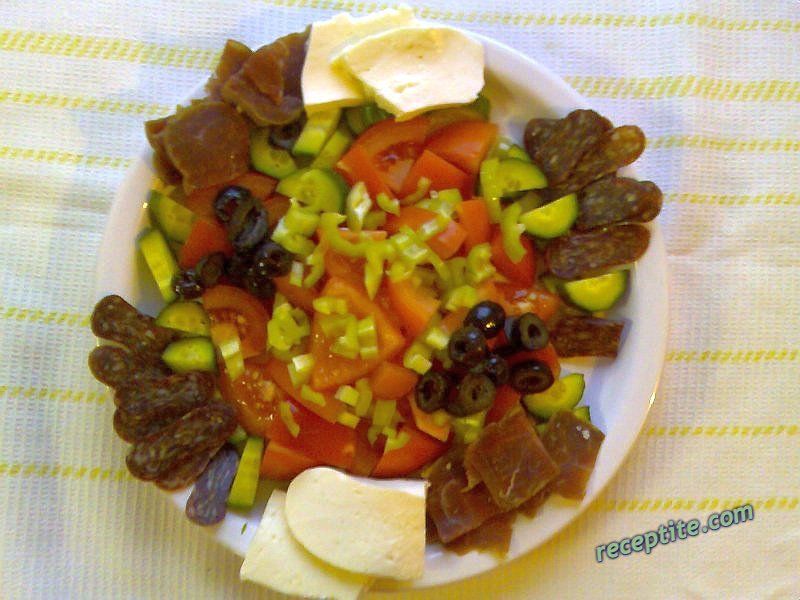 Снимки към Леко салатено мезе