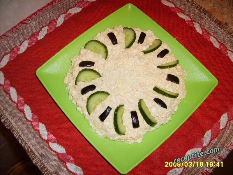 Снимки към Яйчена салата със сирене