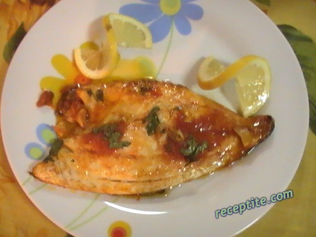 Снимки към Маслена риба с маслини и праз
