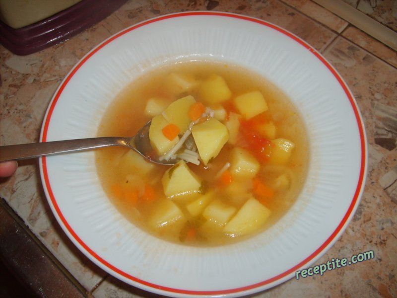 Снимки към Картофена супа с домат и фиде