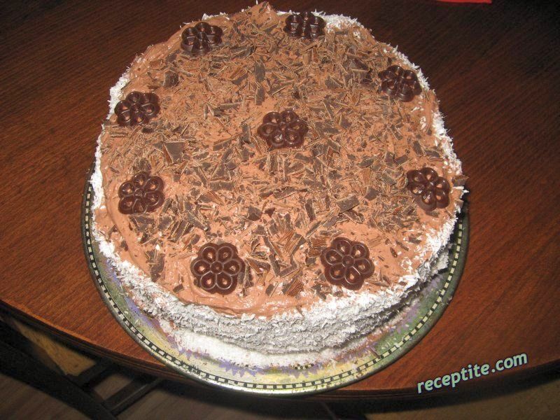 Снимки към Шоколадова торта със сметана