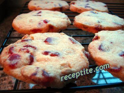 Снимки към Ягодови бисквити (Strawberry cookies)