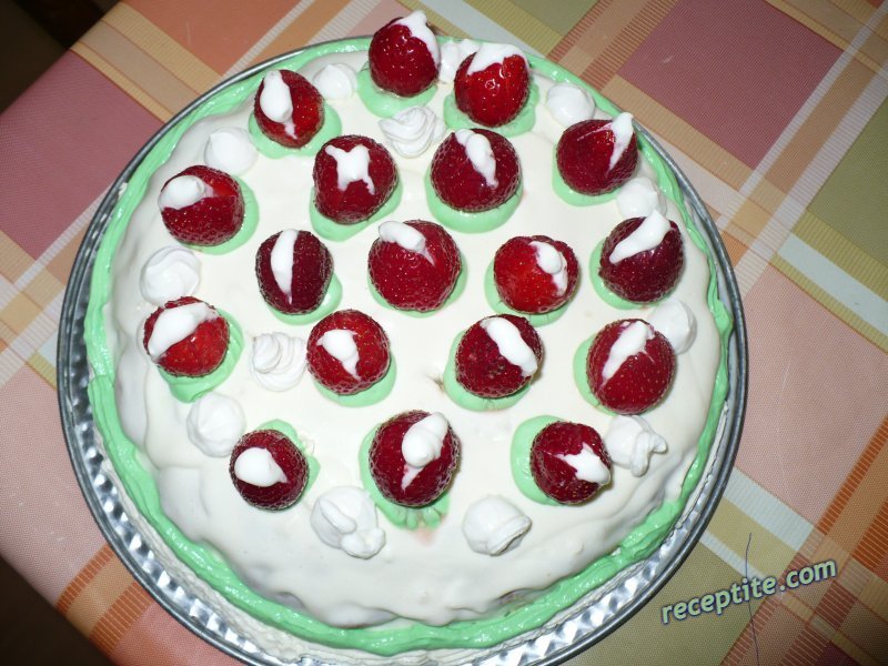 Снимки към Пролетна торта с ягоди