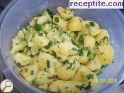 снимка 1 към рецепта Картофена салата с кромид лук