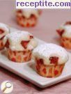 снимка 1 към рецепта Малки кексчета с крем сирене и ягоди