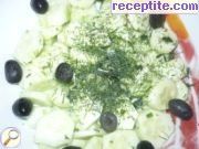 снимка 3 към рецепта Салата от пресни краставици