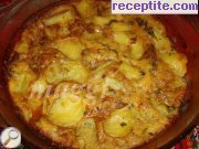 снимка 2 към рецепта Картофи с пилешко месо и яйца на фурна