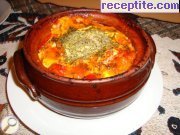 снимка 2 към рецепта Гювечета с кренвирш, домат и чушка