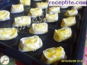 снимка 2 към рецепта Охлювчета от бутер тесто със сирене