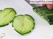 снимка 2 към рецепта Цвете от краставица
