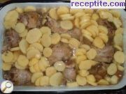 снимка 2 към рецепта Печено пиле с гъби и картофи