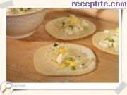 снимка 2 към рецепта Кифлички с ориз и яйца
