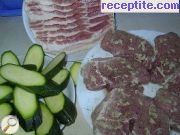 снимка 2 към рецепта Печено месо с тиквички и бекон