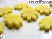 снимка 2 към рецепта Шишчета от пържени картофени цветчета