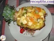 снимка 1 към рецепта Пълнен ананас с тропическа салата