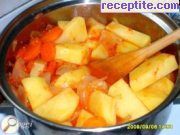 снимка 2 към рецепта Тънка наденица с картофи на фурна