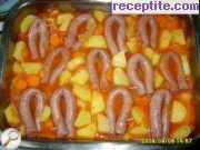 снимка 3 към рецепта Тънка наденица с картофи на фурна
