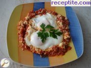 снимка 4 към рецепта Яйца на очи с домати