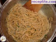 снимка 2 към рецепта Спагети с чесън и магданоз