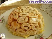 снимка 1 към рецепта Солена палачинкова торта Охлювчета