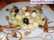 снимка 1 към рецепта Топла салата с картофени топчета