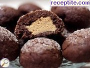 снимка 2 към рецепта Шоколадови сладки с фъстъчено масло