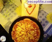 снимка 2 към рецепта Пица с кренвирш и сирене