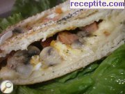 снимка 1 към рецепта Пирог с гъби и колбас