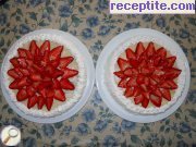 снимка 1 към рецепта Торта с ягоди и сметана