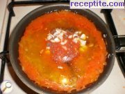 снимка 2 към рецепта Макарони с лук и пържени домати