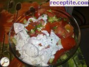 снимка 2 към рецепта Салата с рукола и рачешки ролца
