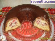 снимка 2 към рецепта Кекс с ягоди и шоколадова шапка