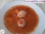 снимка 1 към рецепта Кюфтета с доматен сос и печени чушки