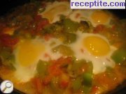 снимка 1 към рецепта Яйца със сос от чушки