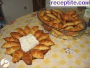 снимка 3 към рецепта Кифли със сирене и кашкавал